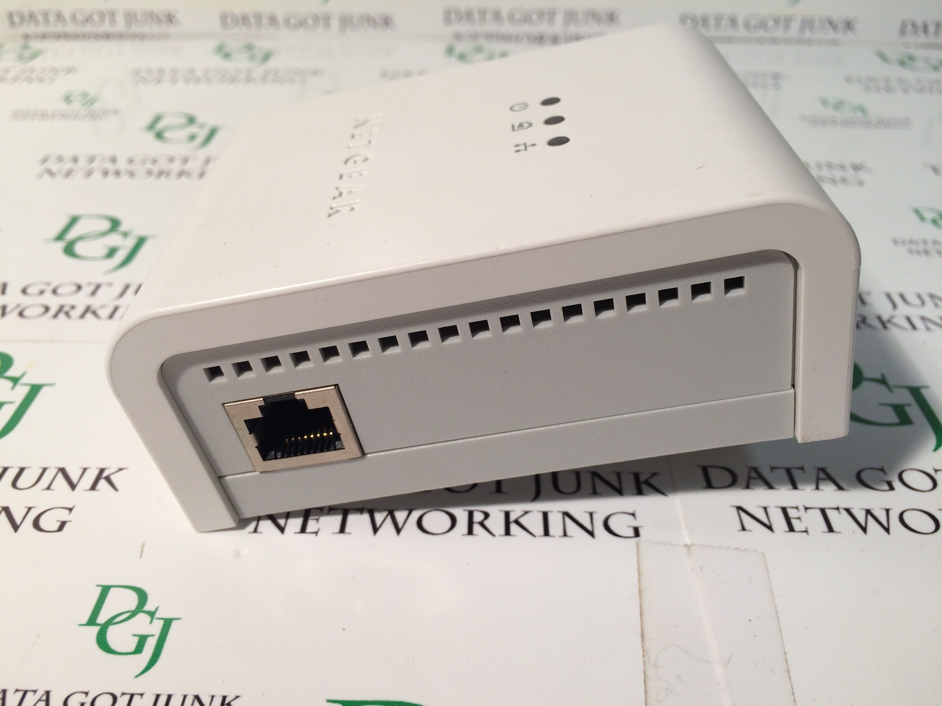 NETGEAR XET1001 & XE104 85Mbps WallPlugged Adapter Kit Data