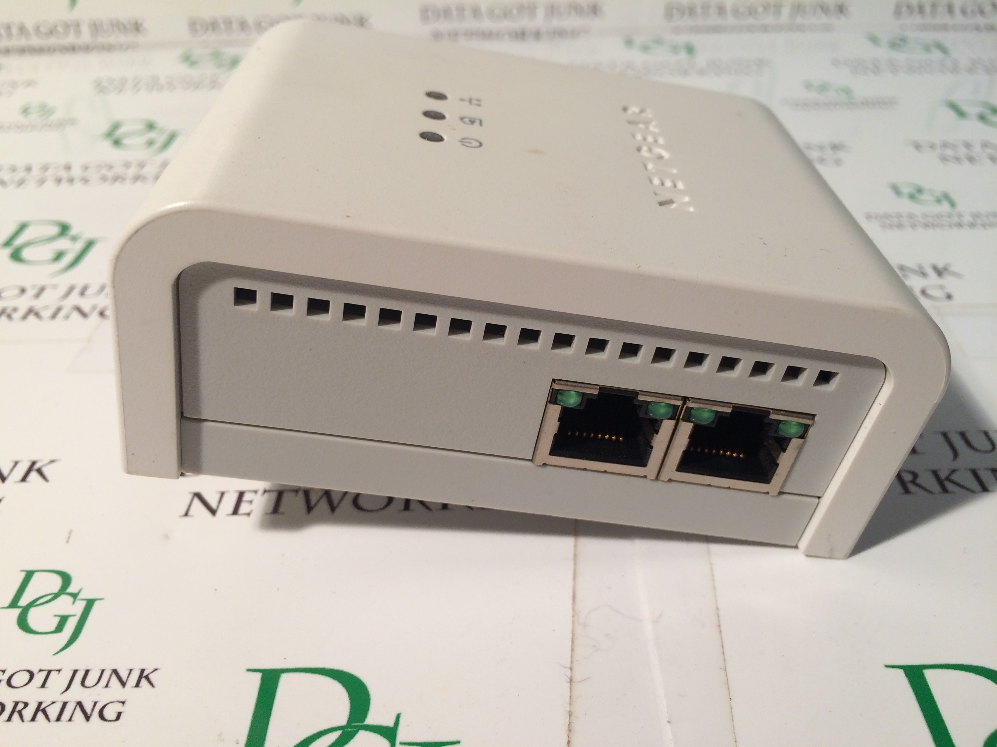 NETGEAR XET1001 & XE104 85Mbps WallPlugged Adapter Kit Data