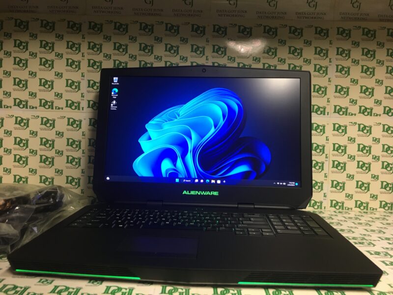 Dell Alienware 17 R3 i7-6820HK 2.70GHz 256GB M2 1TB 16GB DDR4 Radeon R9 M395X 4K