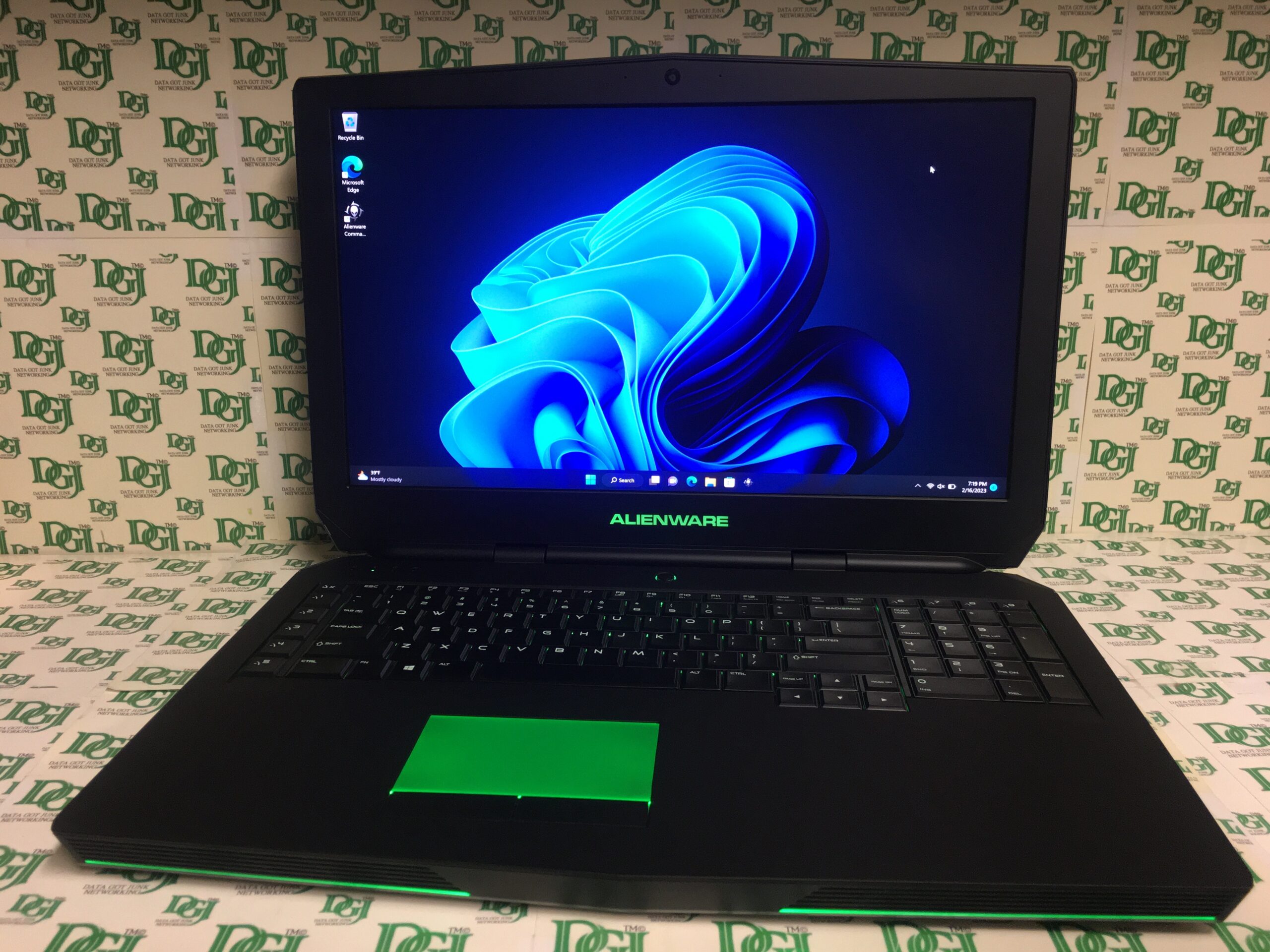 Dell Alienware 17 R3 i7-6820HK 2.70GHz Radeon R9 M395X 4K - Data Got Junk Dell Alienware 17 R3 i7-6820HK 2.70GHz Radeon R9 M395X 4K - Data Got Junk