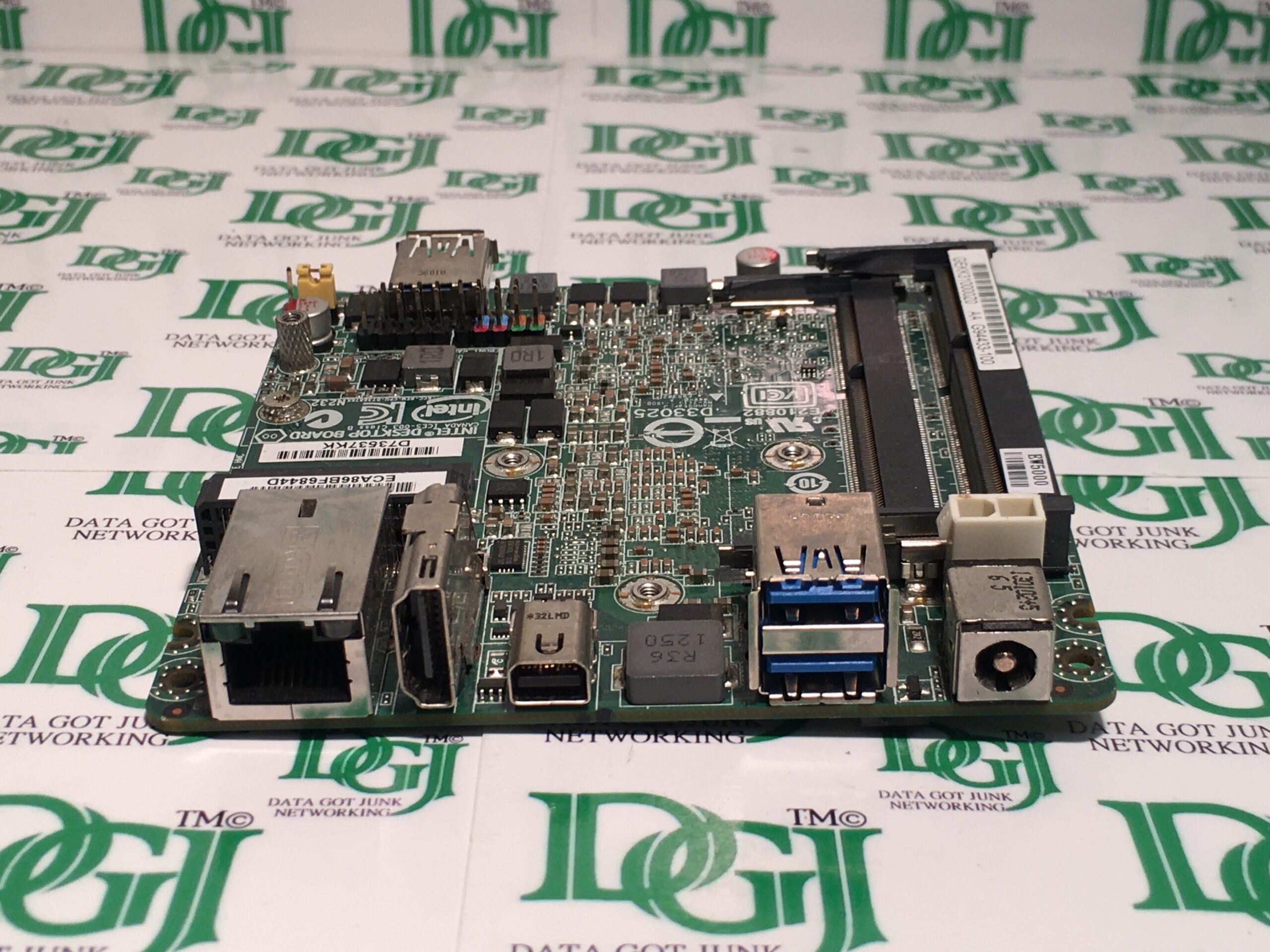 Intel desktop hotsell board d33025